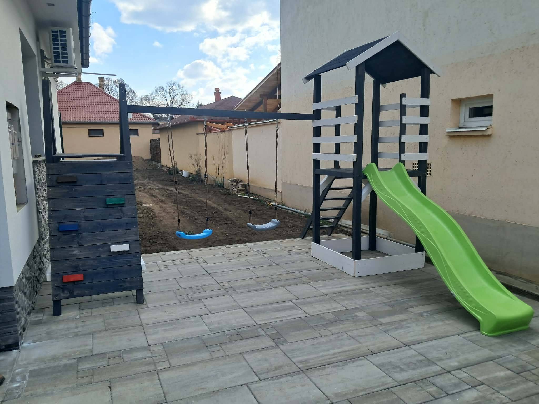 Kis Játszótér – Antracit